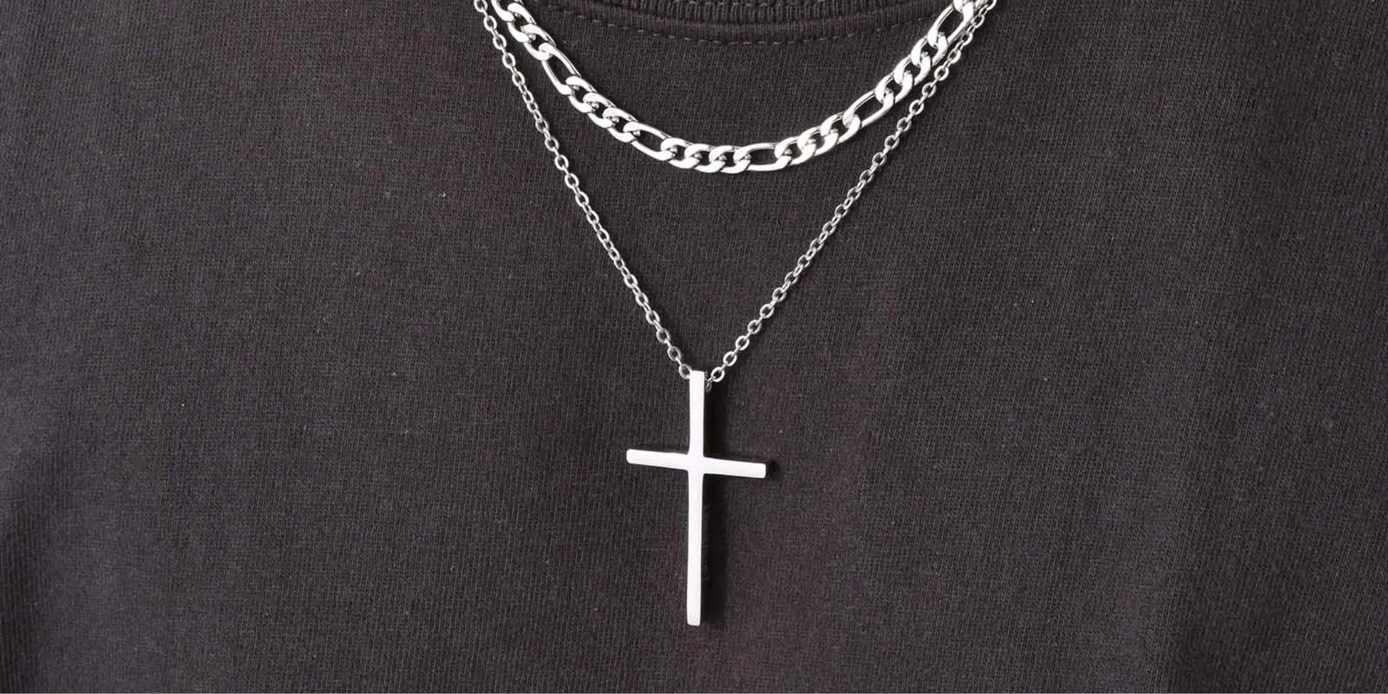 Por que usar colar com medalha ou cruz?