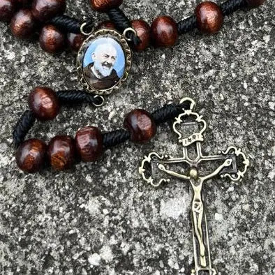 TERÇO PADRE PIO DE MADEIRA