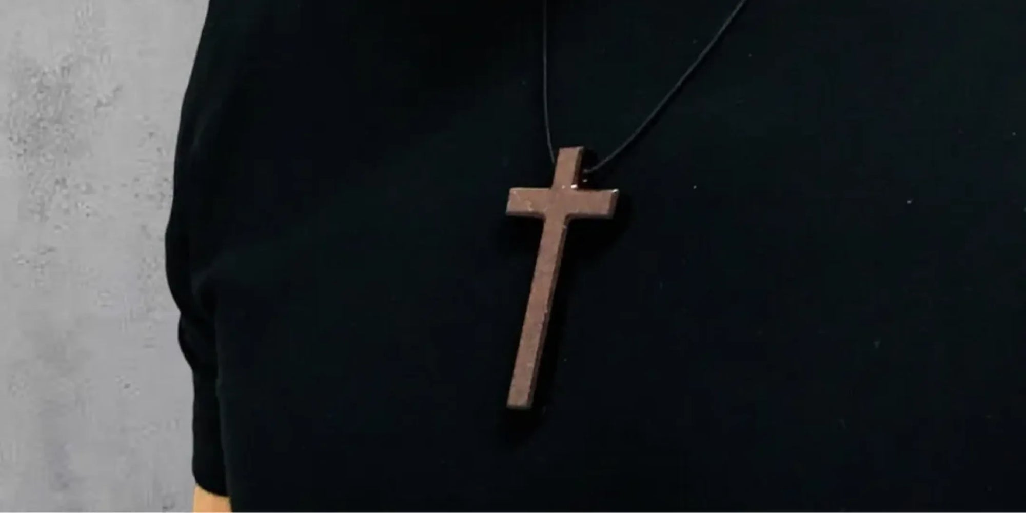 Qual o sentido de usar uma cruz no dia a dia?