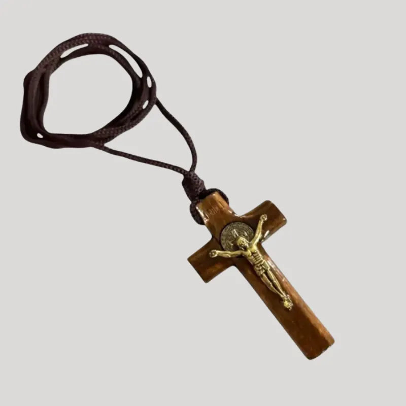 colar crucifixo com a medalha de são bento