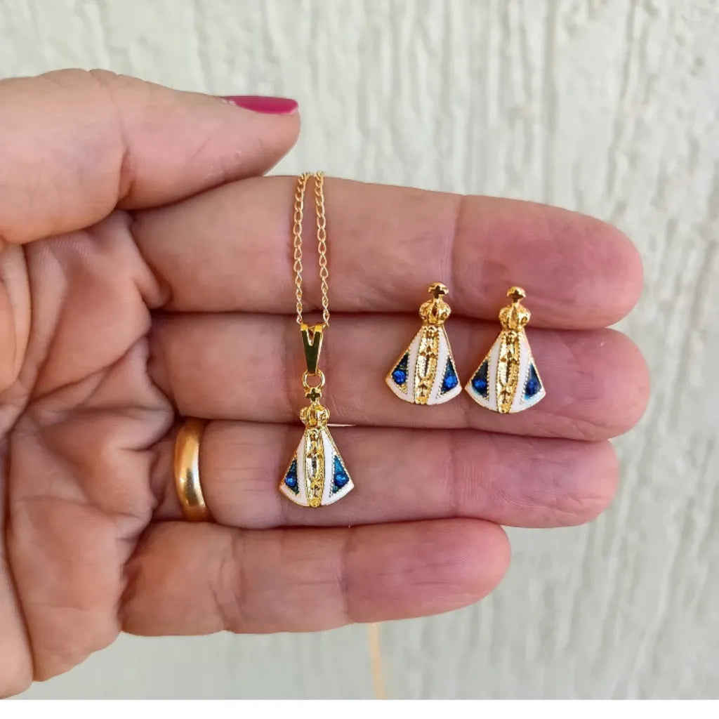 KIT NOSSA SENHORA APARECIDA – COLAR E BRINCOS COM PINGENTE RESINADO BANHADO A OURO